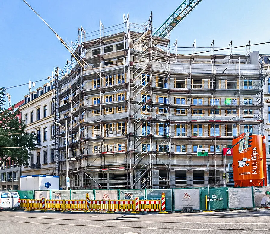 Eingerüsteter Neubau an der Talstraße in Leipzig